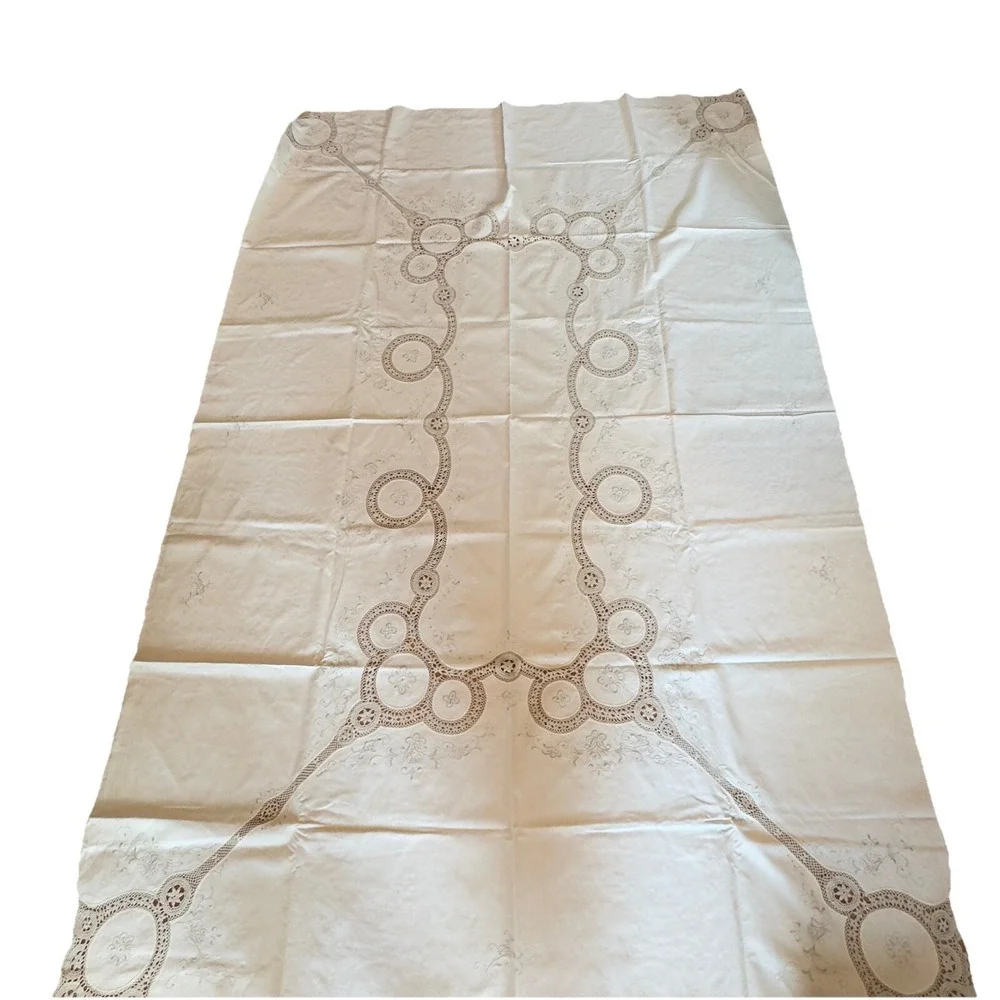 Vintage‎ Madeira Linen Tablecloth 66x98 w/ 32